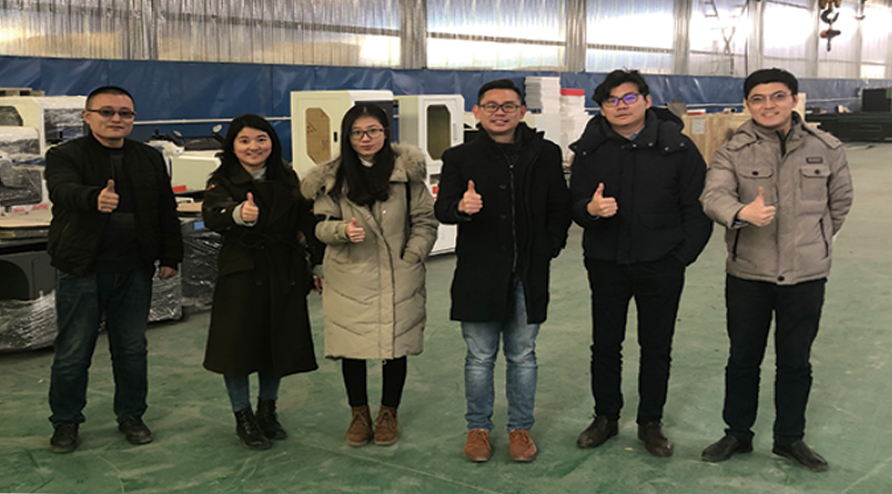 领秀激光焊接机:高效精密连接技术的可靠选择